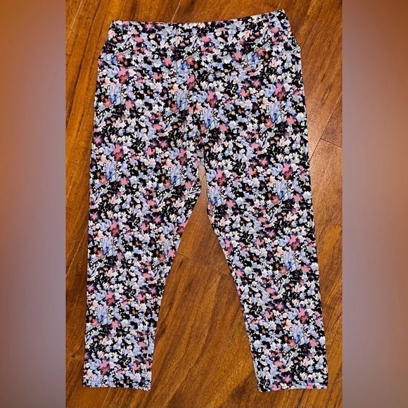 American Eagle Flower Print Capri Leggings - Picture 7 of 11